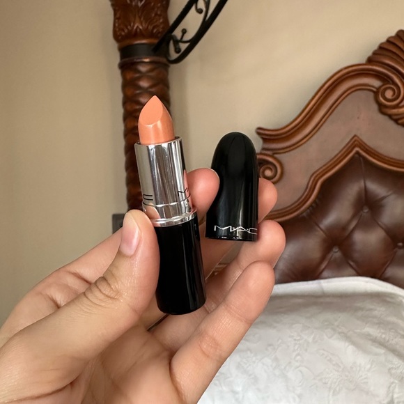 MAC "MARS TO YOUR VENUS" LUSTREGLASS LIPSTICK - Picture 3 of 7